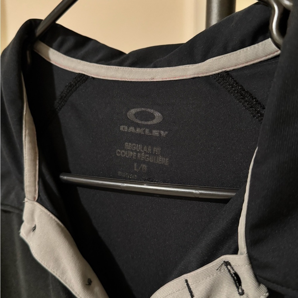 Oakley Black Polo Short Sleeve Shirt with Gray Trim - Picture 2 of 2
